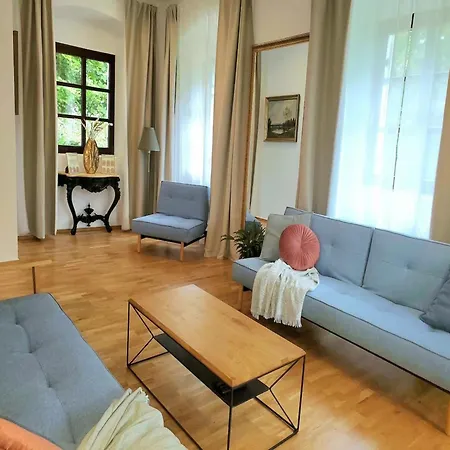Maisonette-wohnung Im Historischen Jagdschloessl