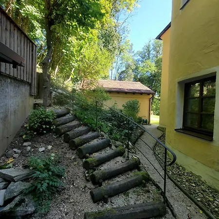 Maisonette-wohnung Im Historischen Jagdschloessl Beilngries