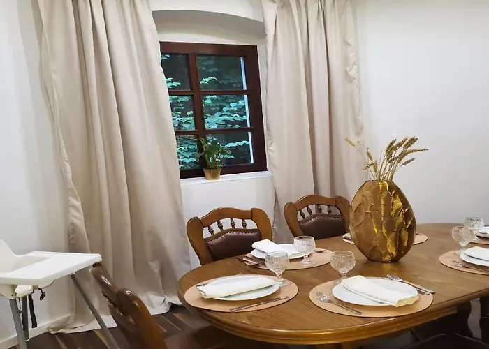 Maisonette-wohnung Im Historischen Jagdschloessl アパート *